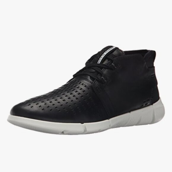 Ecco 39 Black Perforated Leather Sneakers Womens Size 8.5 - Picture 1 of 16
